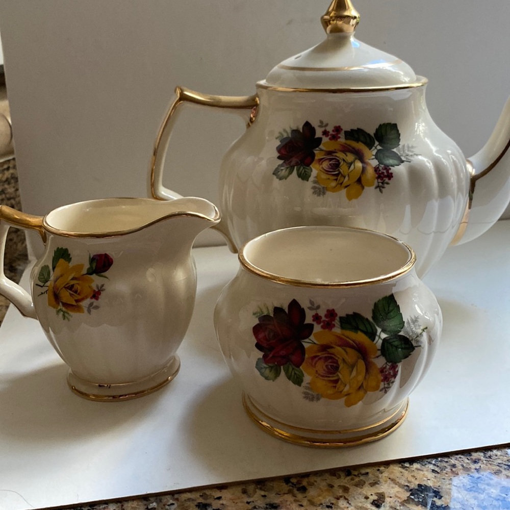Vintage Sadler Teapot Cream and Sugar 3438